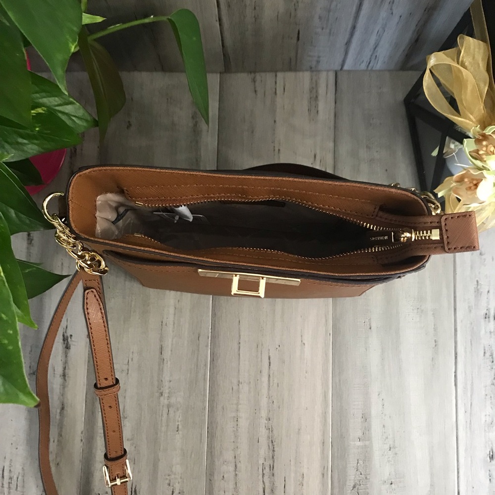 Michael Kors Hamilton Messenger Bag - Picture 6 of 7